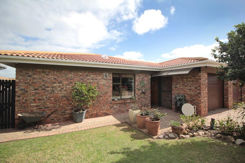 3 Bedroom Property for Sale in Fraaiuitsig Western Cape